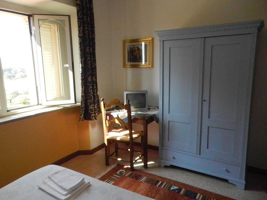 Residence Il Colle Collestrada Phòng bức ảnh
